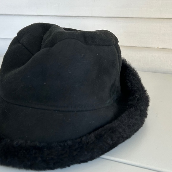 Surell Black Shearling Bucket Hat - Picture 2 of 6